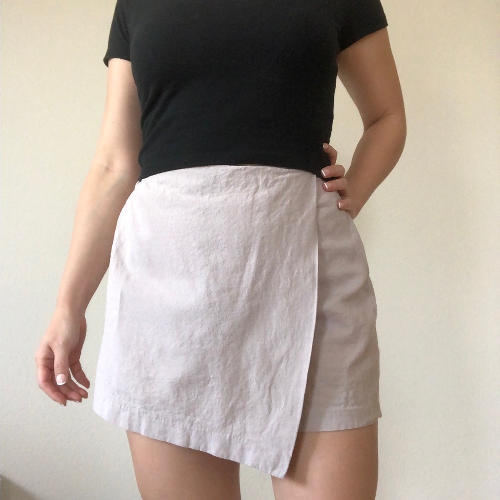 Skort. Lined w/side zip closure. Polyester
